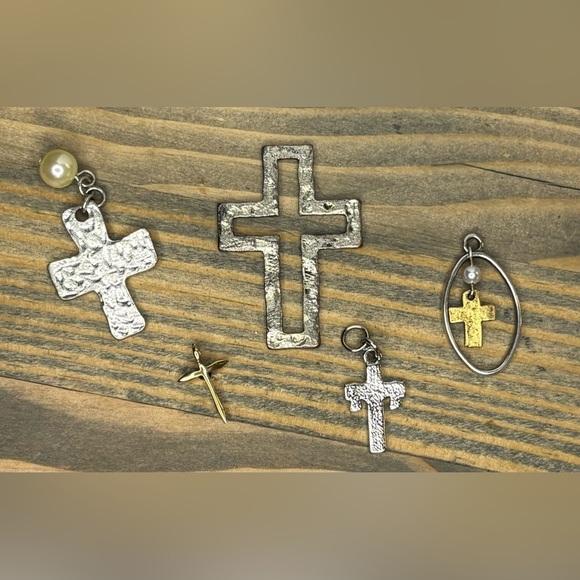Set of 5 silver/gold toned cross pendants L34 - Picture 2 of 2